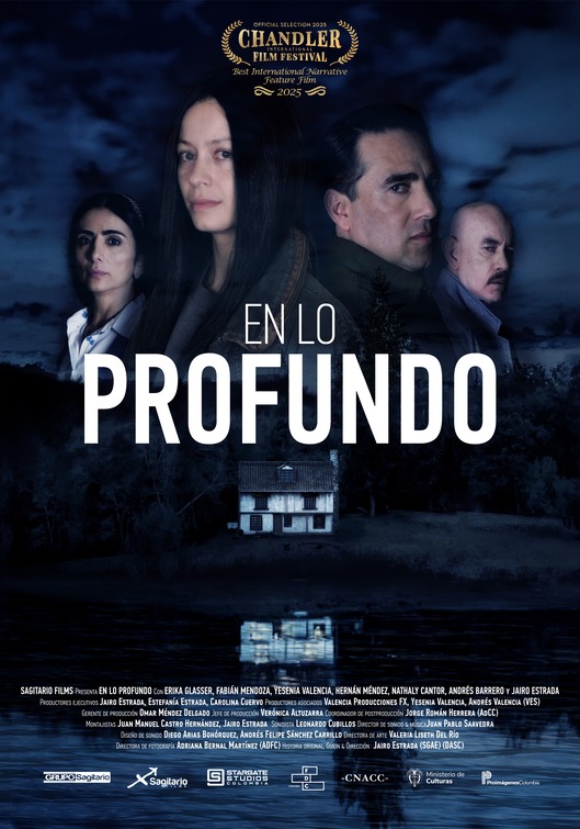 En Lo Profundo Movie Poster