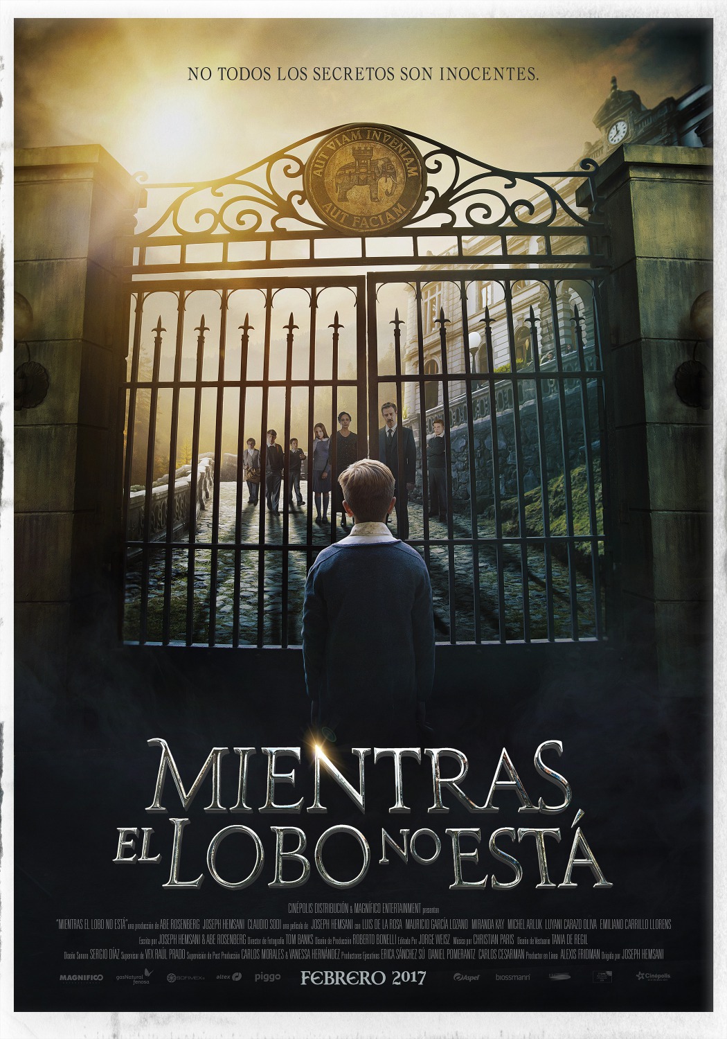 Extra Large Movie Poster Image for Mientras el Lobo No Está (#1 of 4)